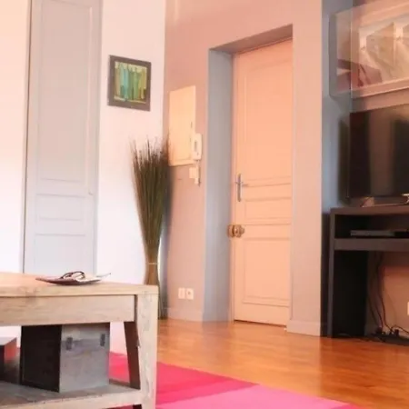 Appartement Centre Ville 8 *